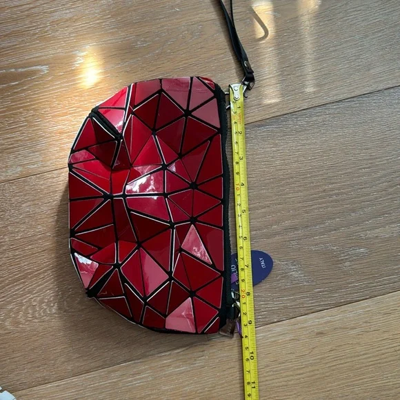 Emilio Pepe red wristlet with detachable cross body strap - Picture 2 of 4